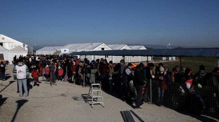 Χάος στην Ειδομένη, 25.000 εγκλωβισμένοι ανά την Ελλάδα