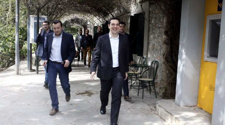 Ο Τσίπρας με τον Παππά «περπατούν» στον εθνικό κήπο