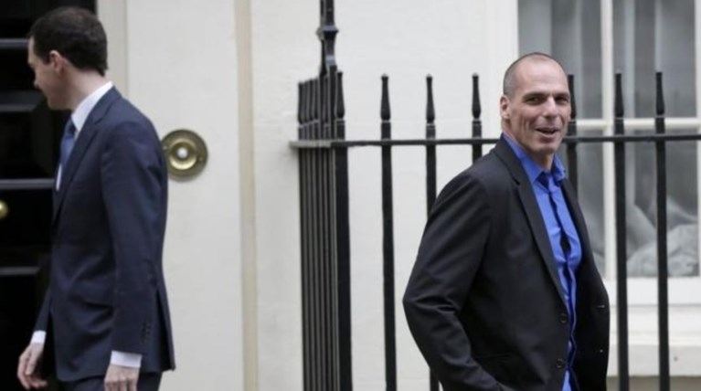 Αντεπίθεση Βαρουφάκη: Καλύτερα να μασάει παρά να μιλάει ο Οσμπορν