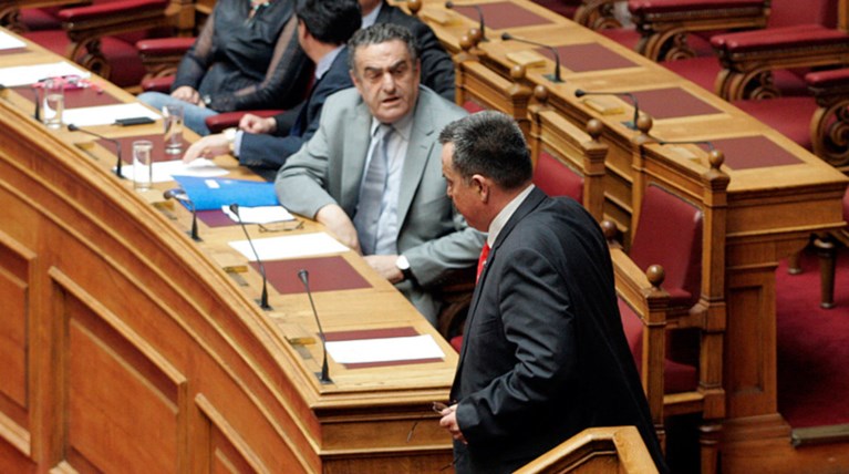 Αναρθρες κραυγές Χρυσής Αυγής:Τραβεστί η Δικαιοσύνη