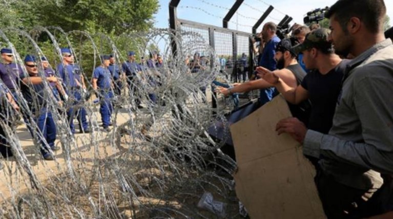 Η Κροατία στέλνει τον στρατό στα σύνορα για τους πρόσφυγες