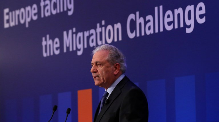 Για 100 χιλ.πρόσφυγες & μετανάστες τέλη Μαρτίου μιλά και ο Αβραμόπουλος