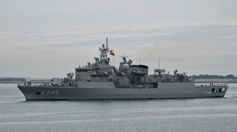 Αλωνίζει στο Αιγαίο η τουρκική φρεγάτα Barbaros