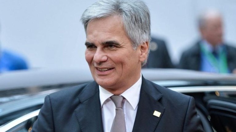 Επιμένει ο Φάιμαν: Να κλείσουν όλες οι προσφυγικές διαδρομές