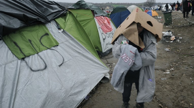 Ειδομένη: Στο έλεος της βροχής, κάνουν απεργία πείνας