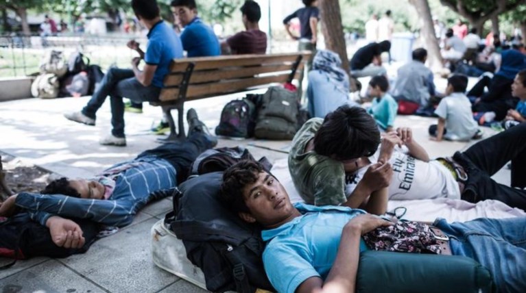 Επιχείρηση «άδειες πλατείες» της ΕΛΑΣ για πρόσφυγες και μετανάστες