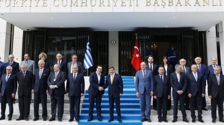 Η Τουρκία με τελεσίγραφα και η Ελλάδα με...τριαντάφυλλα
