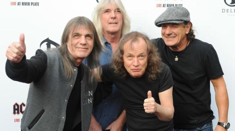 Ο θρυλικός τραγουδιστής των AC/DC χάνει την ακοή του