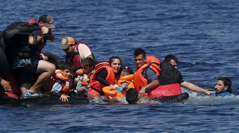 Σύροι πρόσφυγες στον Guardian: Εμείς θα βρούμε τρόπο να περνάμε στην Ελλάδα