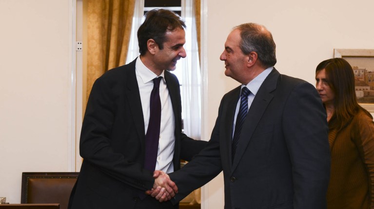 O Παπαγγελόπουλος,οι "καραμανλικοί" και η στάση του Κυριάκου