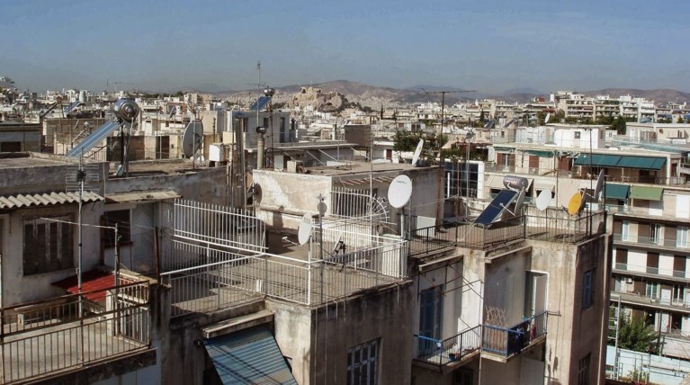 Διαρρήκτης ο άνδρας που έπεσε σε φωταγωγό στα Εξάρχεια