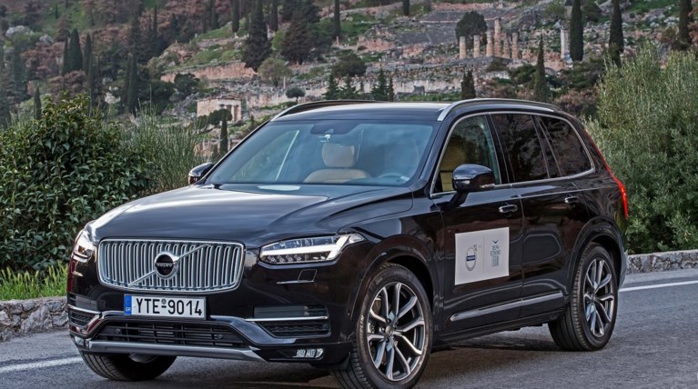 Τι γυρεύει η Volvo στο Μαντείο των Δελφών;