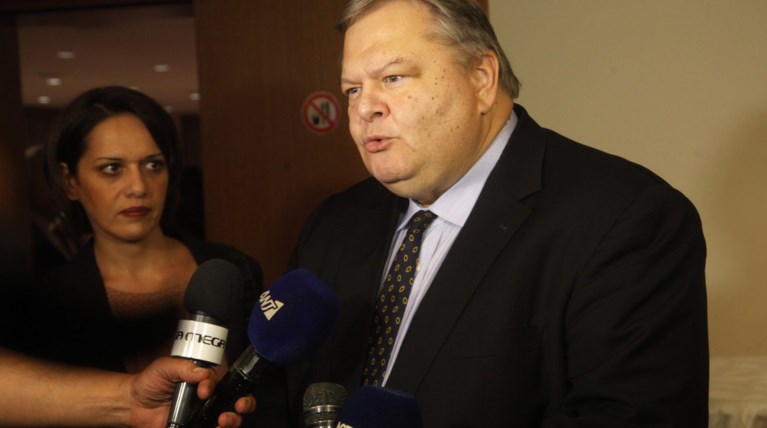 Αιχμές Βενιζέλου:  Η Ελλάδα σε ομηρία στη διαπραγμάτευση Βερολίνου-Αγκυρας