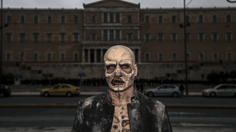 Όταν οι κεντρικοί δρόμοι της Αθήνας γέμισαν με... ζόμπι