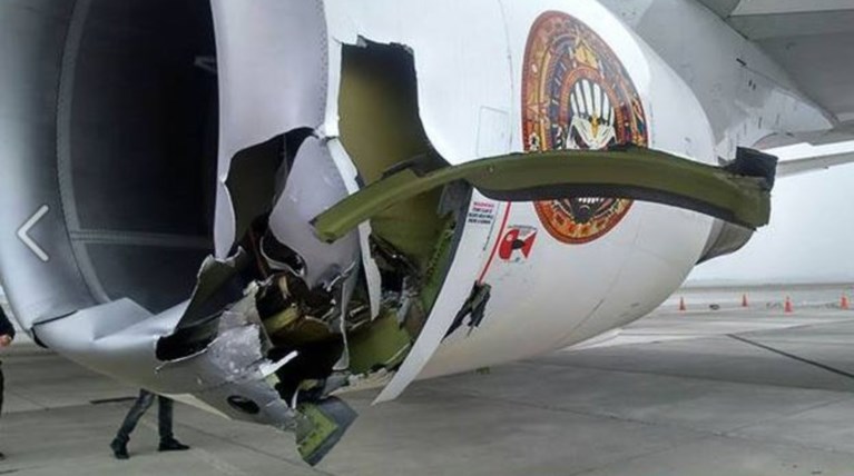 Το Boeing των Iron Maiden συγκρούστηκε με φορτηγό