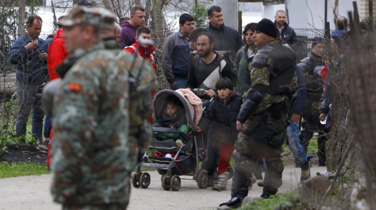 Τα Σκόπια βάζουν πρόσφυγες σε φορτηγά για να τους γυρίσουν στην Ελλάδα
