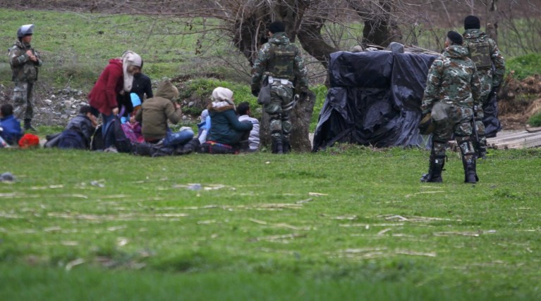 Ζητάνε πρόστιμο 250 ευρώ από τους Ελληνες οι Σκοπιανοί