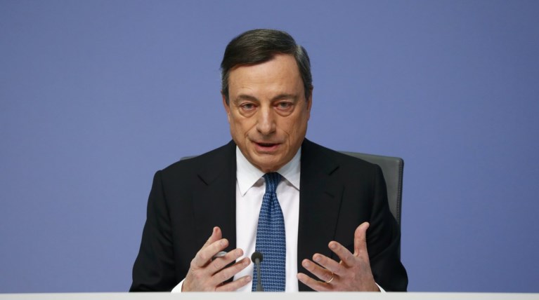 Ντράγκι: Θέμα των ελληνικών αρχών τα capital controls