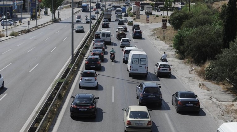 Πρόστιμο έως και 3.000 ευρώ σε όσους έχουν οφειλές τελών κυκλοφορίας