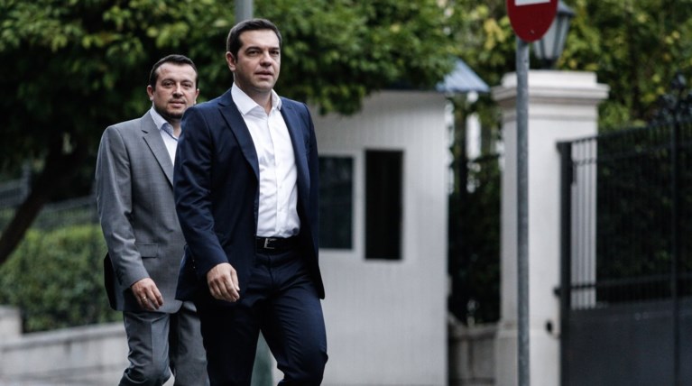 Φρενάρει ο ανασχηματισμός, νέος νόμος για τα κανάλια στη Βουλή