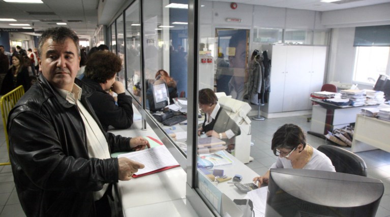 Χωρίς ανάσα : Η Εφορία στο "κυνήγι" για φόρους 12 δισ. μέσα σε δύο μήνες!