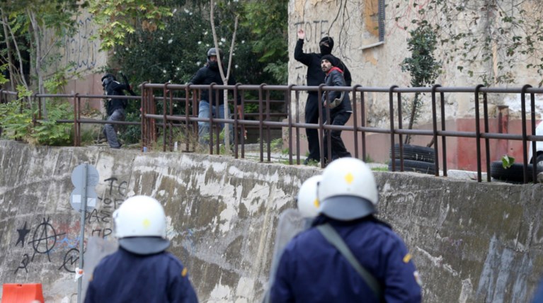 Επίθεση αντιεξουσιαστών έξω από το Εφετείο, 11 προσαγωγές