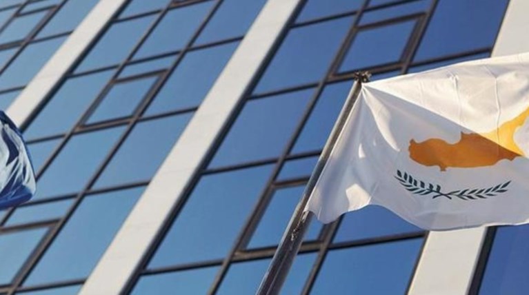 Και όμως η Κύπρος δεν είναι το μικρότερο νησί με δύο διαφορετικές ώρες
