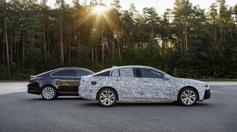 To νέο Opel Insignia ετοιμάζεται να πετάξει το καμουφλάζ του