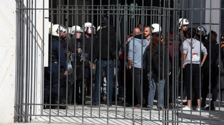 Συνεχίζεται η δίκη της Χρυσής Αυγής με ένταση εντός και εκτός Εφετείου