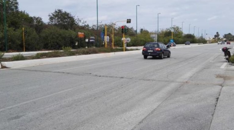 Μυστήριο:Γυναίκα χτυπάει με το ΙΧ της τρεις φορές τον ίδιο άνδρα!