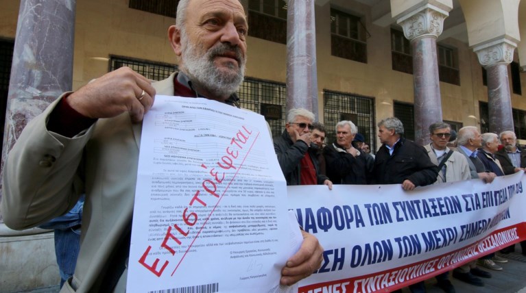 Εριξαν στην πυρά επιστολές Κατρούγκαλου για την περικοπή συντάξεων