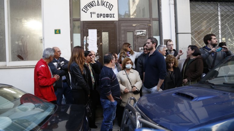 Μπλόκαραν πλειστηριασμούς σε Θεσσαλονίκη και Πάτρα, ένταση στην Αθήνα