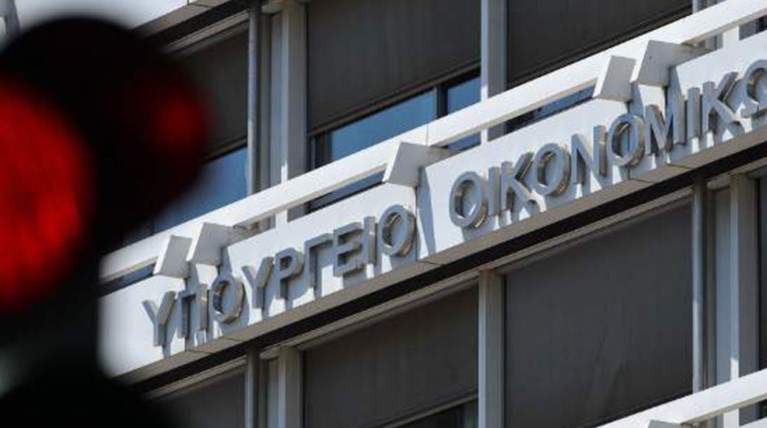 Οι φόροι και οι «μη επιστροφές« φούσκωσαν τα έσοδα 2,3 δισ.