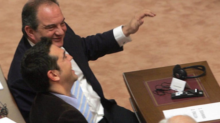 Αστεία,καφενειακή συνωμοσία τα περί ταύτισης Καραμανλή- Τσίπρα