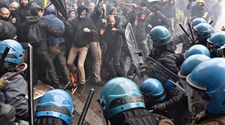 Ταραχώδεις διαδηλώσεις κατά Ρέντσι στη Φλωρεντία