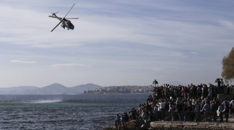 Σκηνικό «πολέμου» ο Φλοίσβος:Εντυπωσιακή επίδειξη της Πολεμικής Αεροπορίας