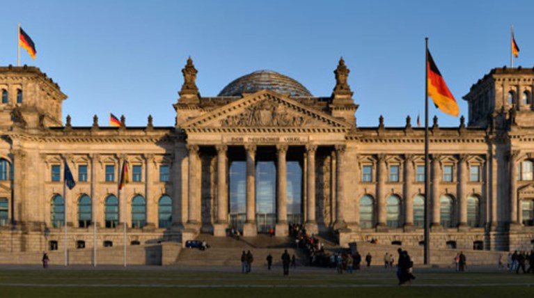 3 στους 4 Γερμανούς τρέμει την εκλογή του Τράμπ,τι φοβούνται