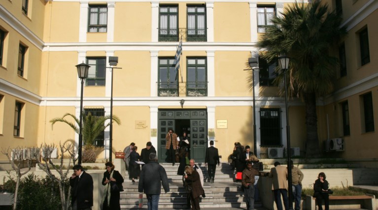Στη φυλακή οι 11 πρώτοι της Μαφίας των Ρομά, ελεύθεροι οκτώ