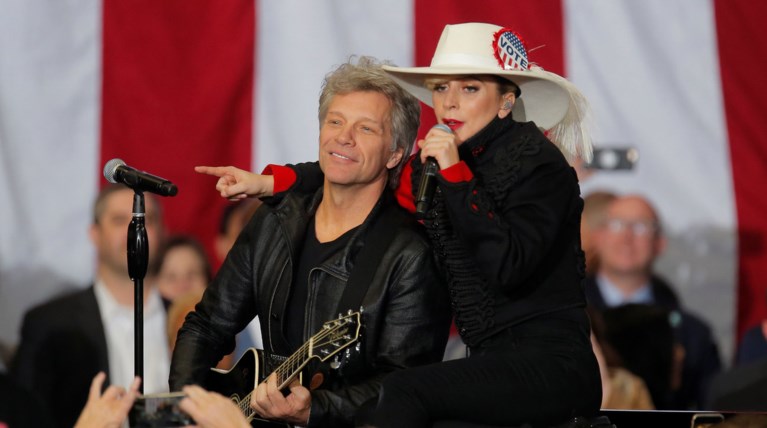 Mε Lady Gaga & Bon Jovi  η Χίλαρι στη Βόρεια Καρολίνα