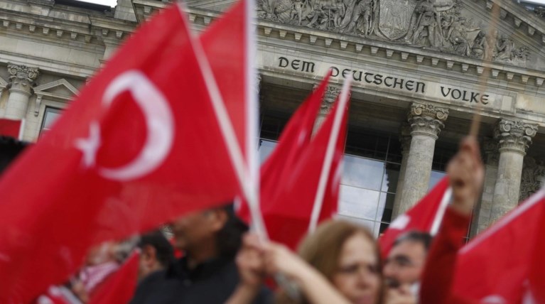 Η Γερμανία θα δίνει πολιτικό άσυλο σε όσους διώκονται από τον Ερντογάν