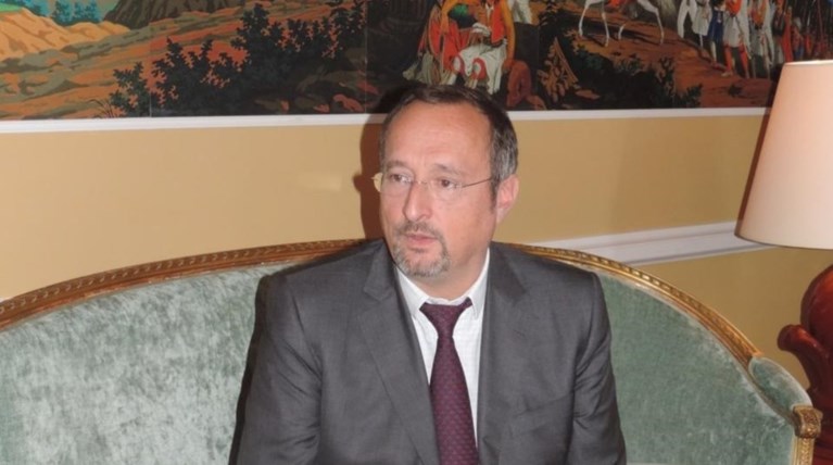 Γάλλος πρέσβης: Μείνετε ήρεμοι αλλά σε επαγρύπνηση