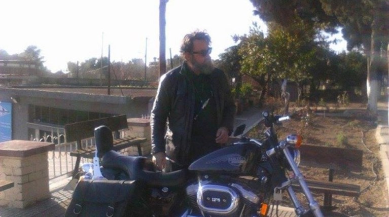 Ξεσηκωμός στον Βόλο για τη μετάθεση του «ιερέα με τη Harley»