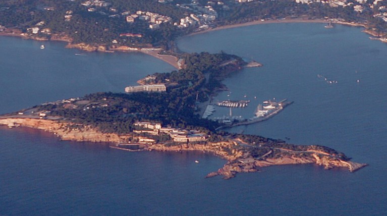 Εξωση των σκαφών από τον κόλπο της Βουλιαγμένης λόγω Ομπάμα