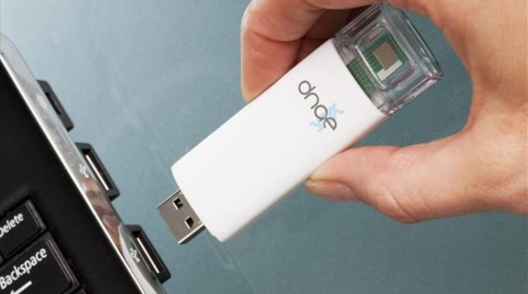 Τεστ για HIV σε USB stick δίνει αποτελέσματα σε 30 λεπτά