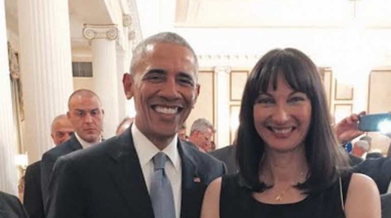 Η Κουντουρά προσκάλεσε τον Ομπάμα να έρθει διακοπές στην Ελλάδα