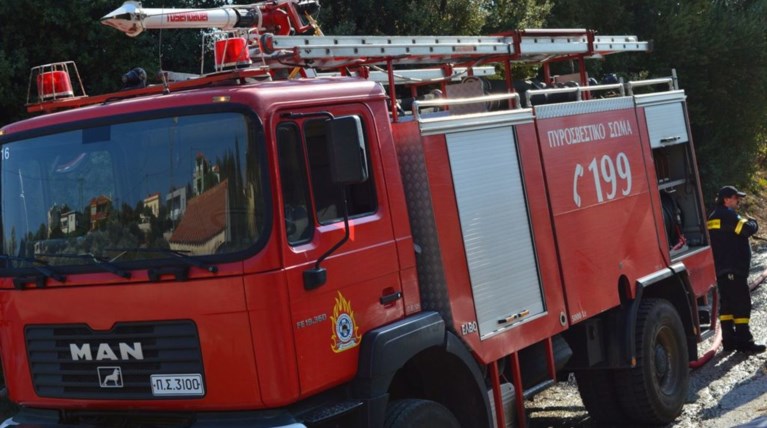Μεγάλη φωτιά στη λεωφόρο Κηφισίας στο Μαρούσι