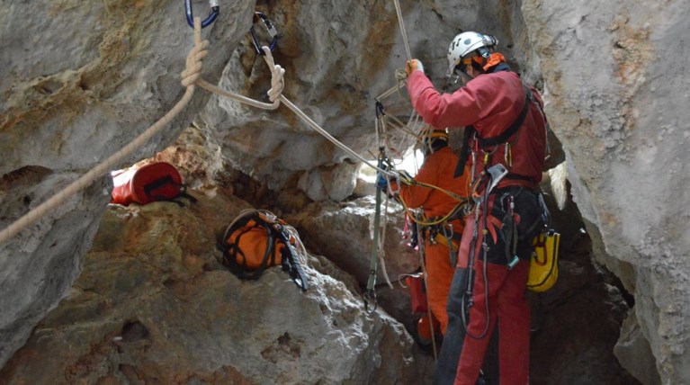 Διάσωση 52χρονου Γερμανού με έμφραγμα στο σπήλαιο των Πελεκητών στη Σητεία