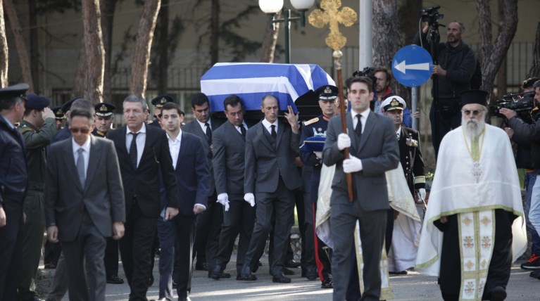 Με συγκίνηση και σεβασμό το τελευταίο "αντίο" στον Πρόεδρο