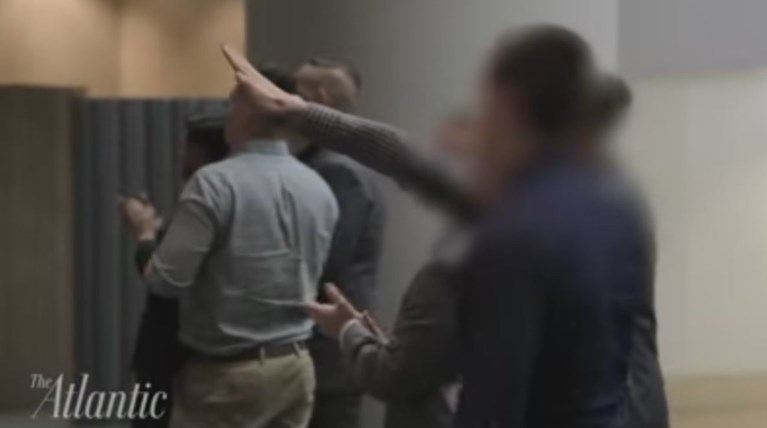 Αποδοκίμασε ο Τραμπ την εκδήλωση με τους ναζιστικούς χαιρετισμούς