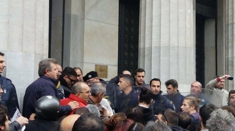 Ενταση σε Αθήνα και Θεσσαλονίκη για πλειστηριασμούς ακινήτων